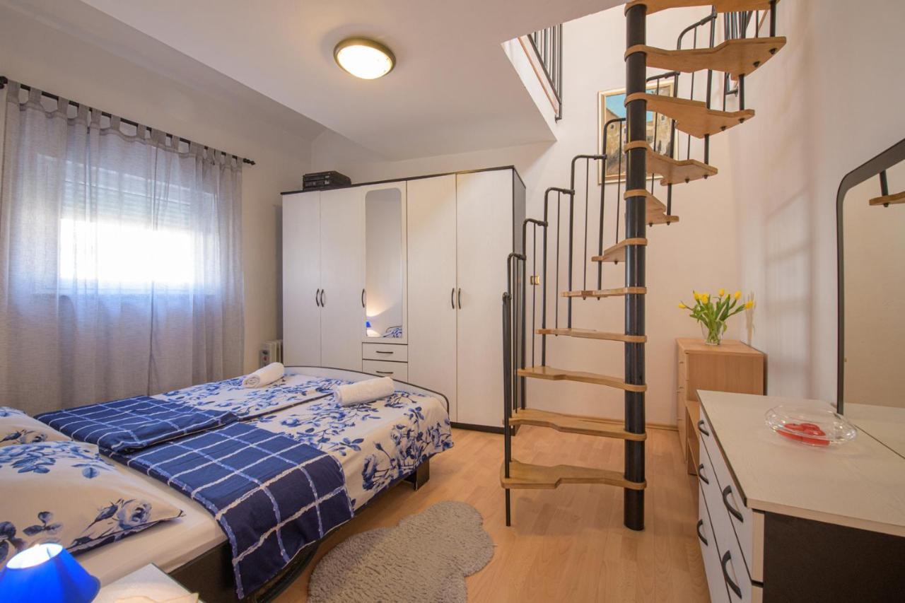 Apartmani Tena Selce Buitenkant foto