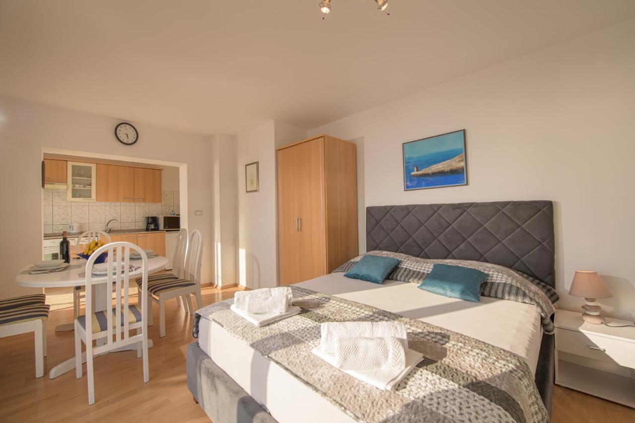 Apartmani Tena Selce Buitenkant foto