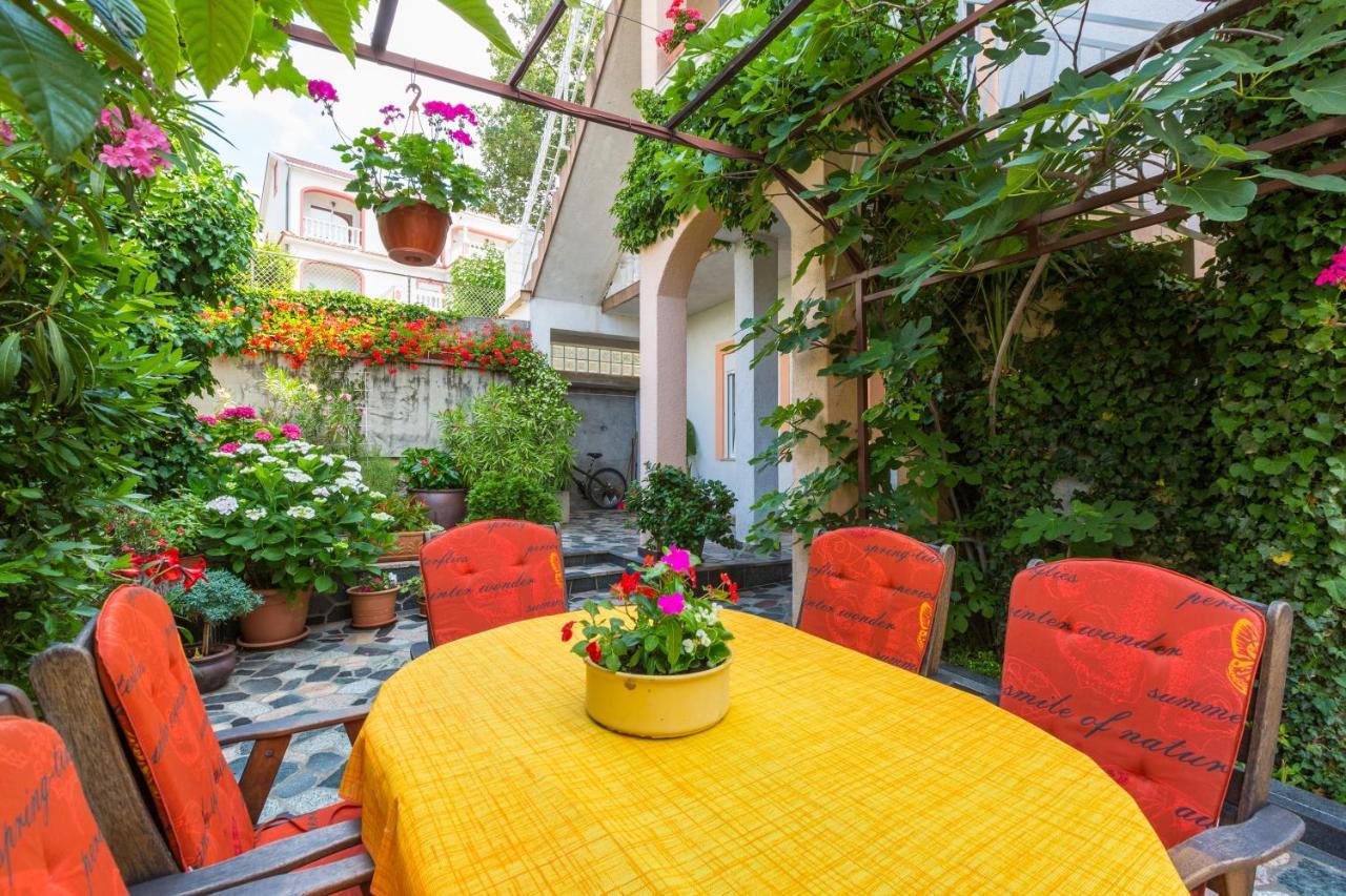 Apartmani Tena Selce Buitenkant foto