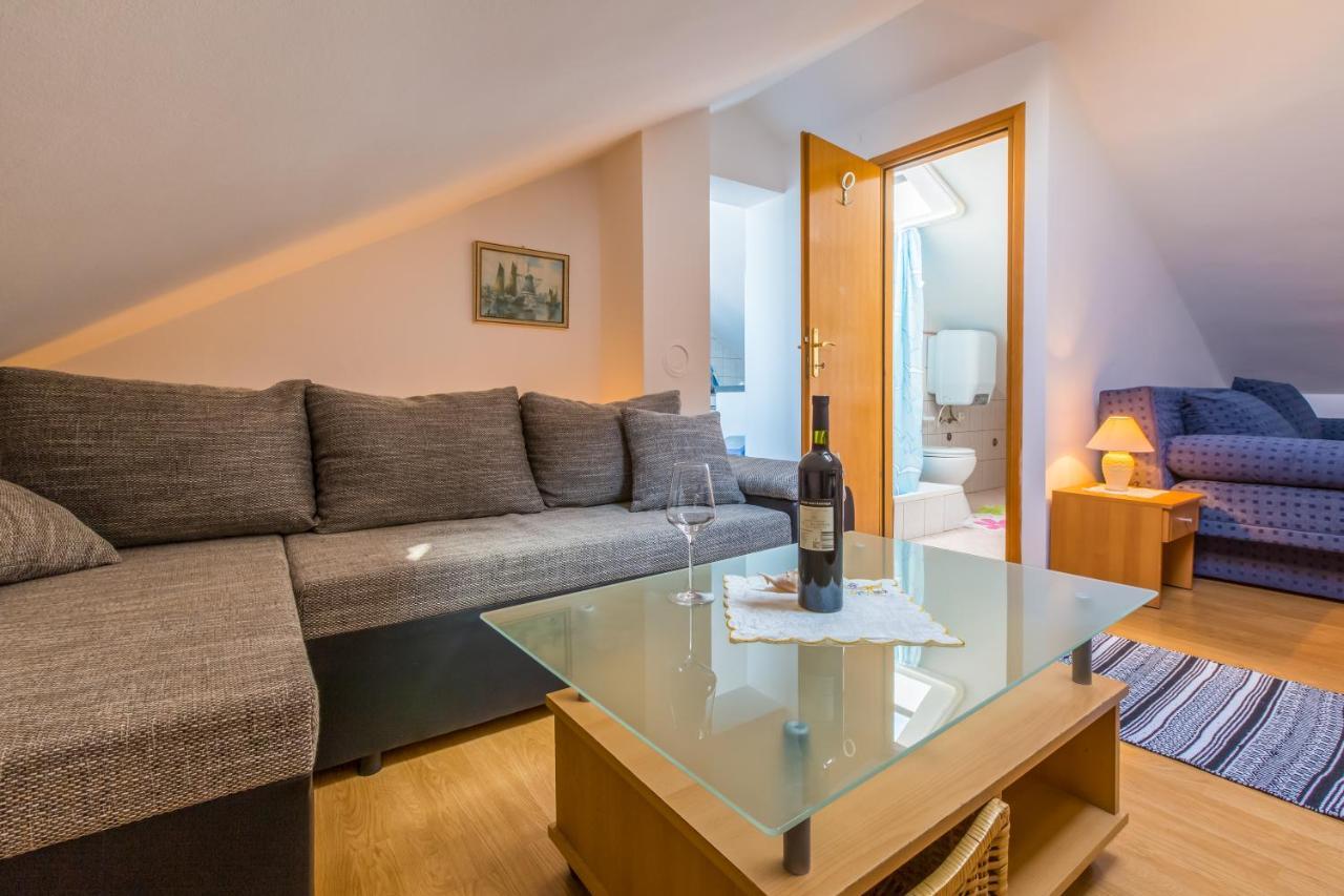 Apartmani Tena Selce Buitenkant foto